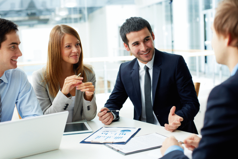 young-people-working-in-the-grunge-office-V55NNM4-800x533-1